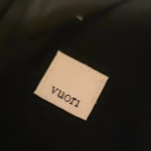 Vuori Women's Black Bike Shorts - Picture 3 of 6